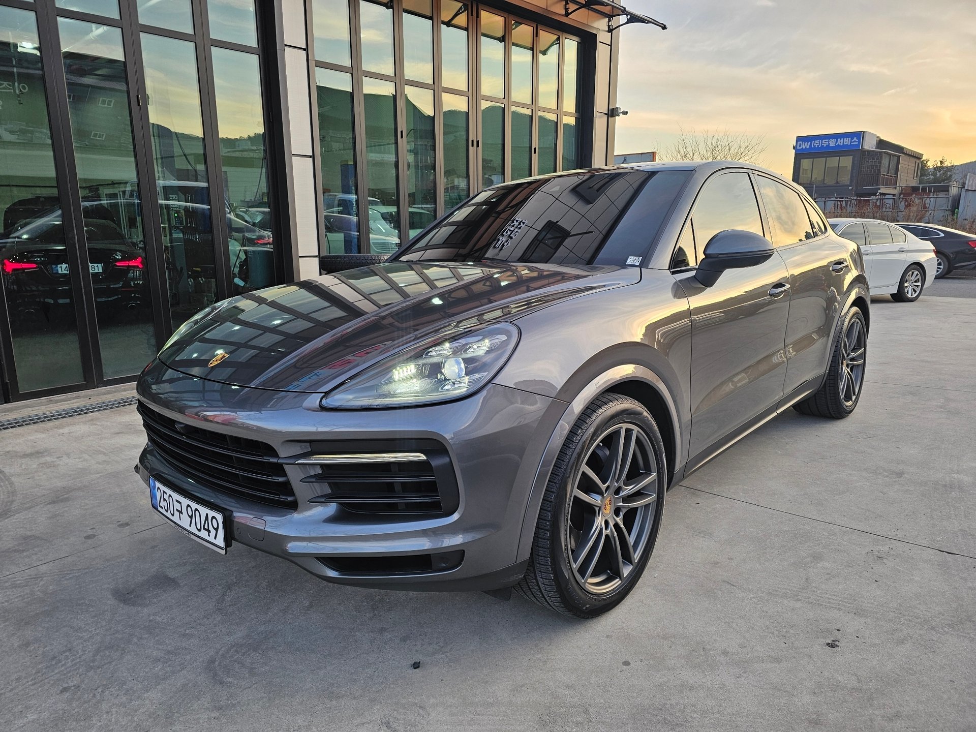 PORSCHE CAYENNE - View 1