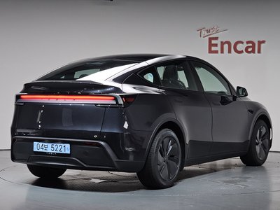 2026 Tesla MODEL Y — фото 2