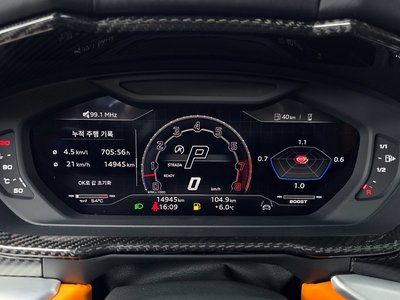 LAMBORGHINI URUS - 8