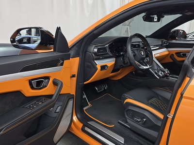 LAMBORGHINI URUS - 10