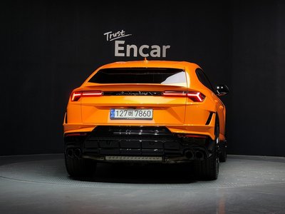 LAMBORGHINI URUS - 3