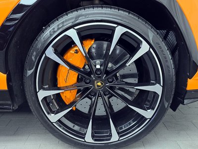 LAMBORGHINI URUS - 6
