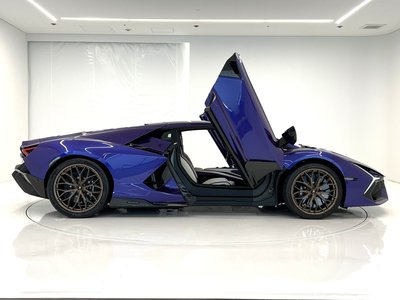صورة 10 لـ 2025 Lamborghini REVUELTO