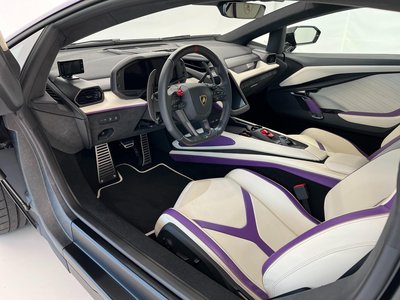 صورة مصغرة 22 لـ 2025 Lamborghini REVUELTO