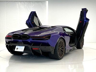 صورة 9 لـ 2025 Lamborghini REVUELTO