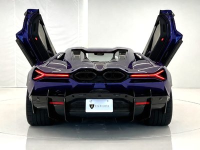 صورة 8 لـ 2025 Lamborghini REVUELTO