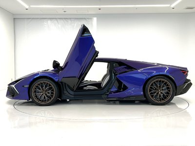 صورة 6 لـ 2025 Lamborghini REVUELTO