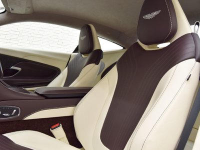 2018 Aston Martin DB11 — фото 9