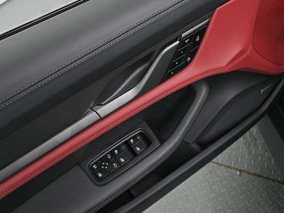 2025 Porsche TAYCAN — миниатюра 26