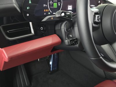 2025 Porsche TAYCAN — миниатюра 28