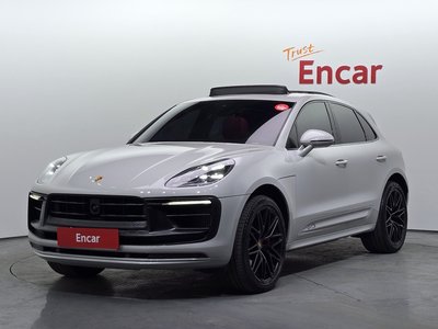 PORSCHE MACAN - 1