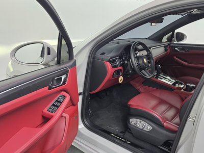 PORSCHE MACAN - 10