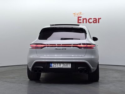 PORSCHE MACAN - 4