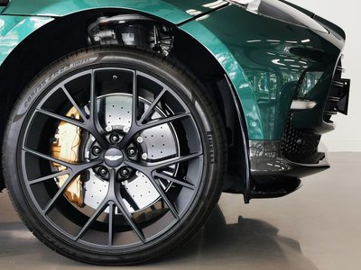 2025 Aston Martin DBX 照片 2