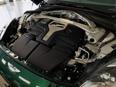 2025 Aston Martin DBX 缩略图 18