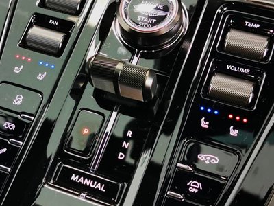 2025 Aston Martin DBX 缩略图 12