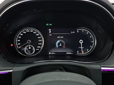 2021 Genesis GV70 photo 8