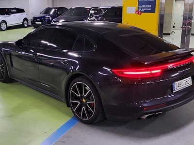 PORSCHE PANAMERA - 3