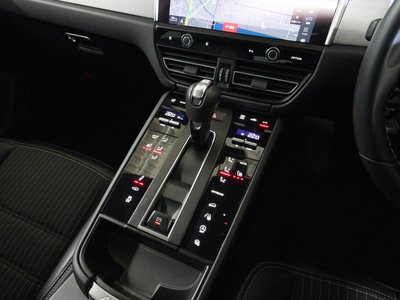 PORSCHE MACAN - 10