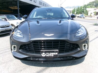 ASTON MARTIN DBX - 8