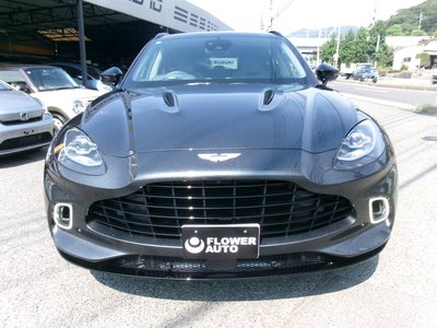 ASTON MARTIN DBX - 9