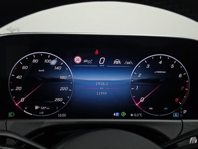 MERCEDES-BENZ E-CLASS - 8