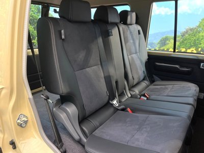 TOYOTA LAND CRUISER 70 - 9