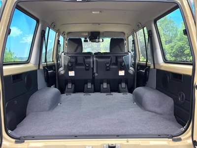 TOYOTA LAND CRUISER 70 - 10