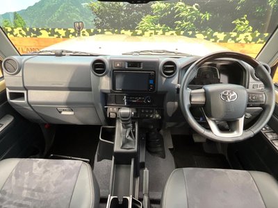 TOYOTA LAND CRUISER 70 - 2