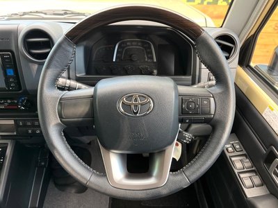 2025 Toyota LAND CRUISER 70 — миниатюра 11