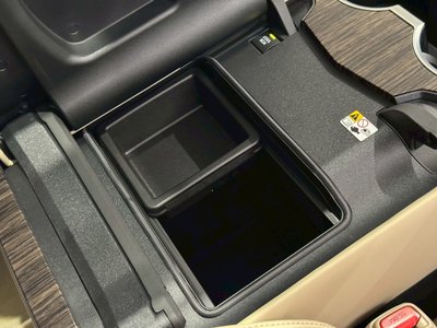 TOYOTA LAND CRUISER 300 - 5