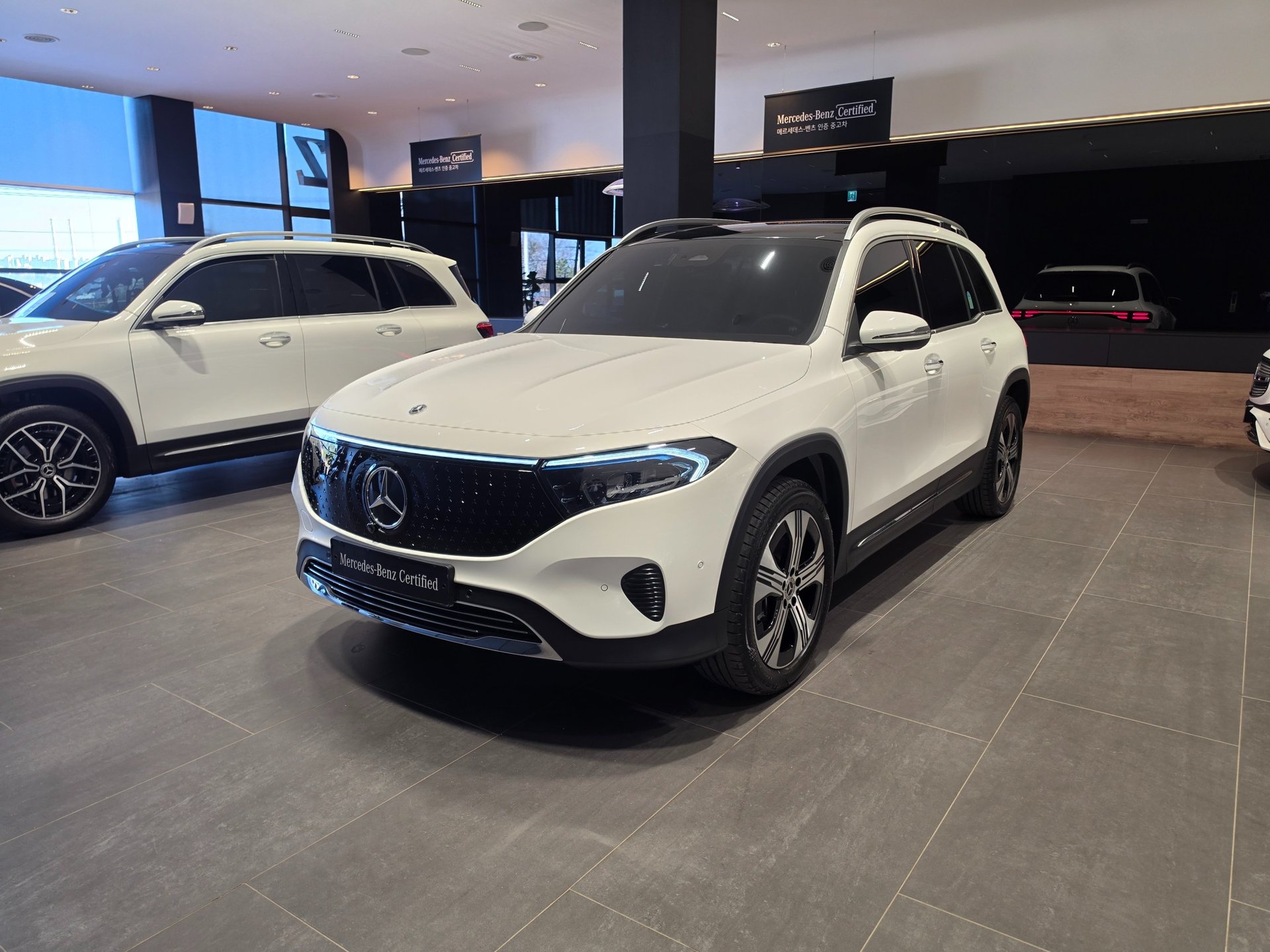 MERCEDES-BENZ EQB - View 1