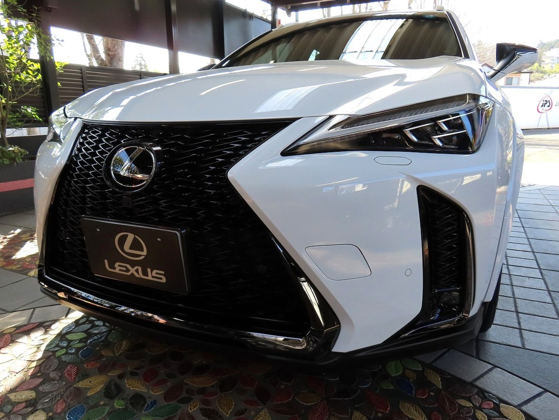 LEXUS UX - View 1