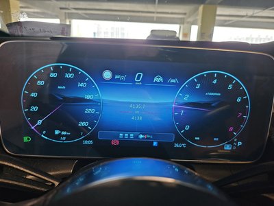 2025 Mercedes-BENZ GLC photo 2