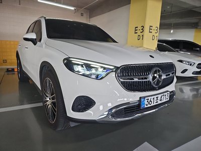 2025 Mercedes-BENZ GLC photo 4