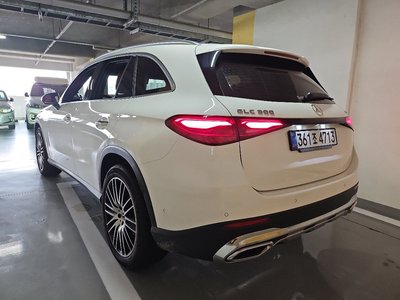 2025 Mercedes-BENZ GLC photo 7