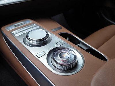 صورة 9 لـ 2022 Genesis GV70