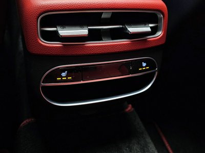 2022 Genesis GV70 — миниатюра 17