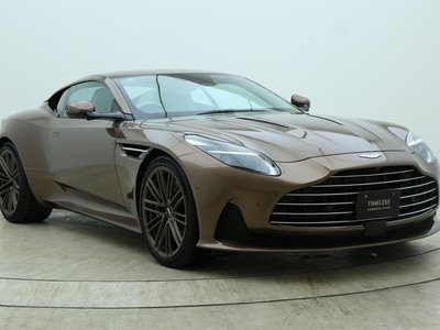 ASTON MARTIN DB12 - 3