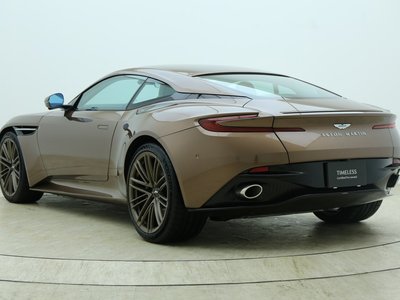 ASTON MARTIN DB12 - 7