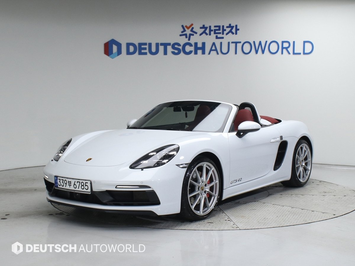 PORSCHE 718 BOXSTER - View 1