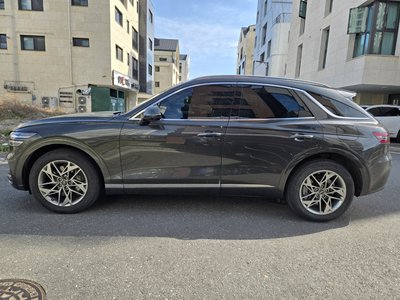 صورة 3 لـ 2024 Genesis GV70