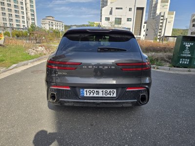 صورة 2 لـ 2024 Genesis GV70