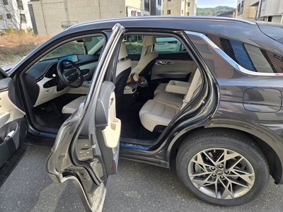صورة 8 لـ 2024 Genesis GV70