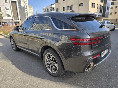 صورة 4 لـ 2024 Genesis GV70