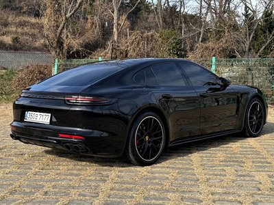 PORSCHE PANAMERA - 3