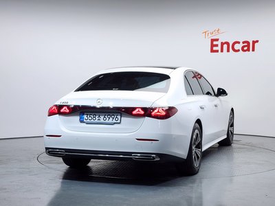 MERCEDES-BENZ E-CLASS - 4