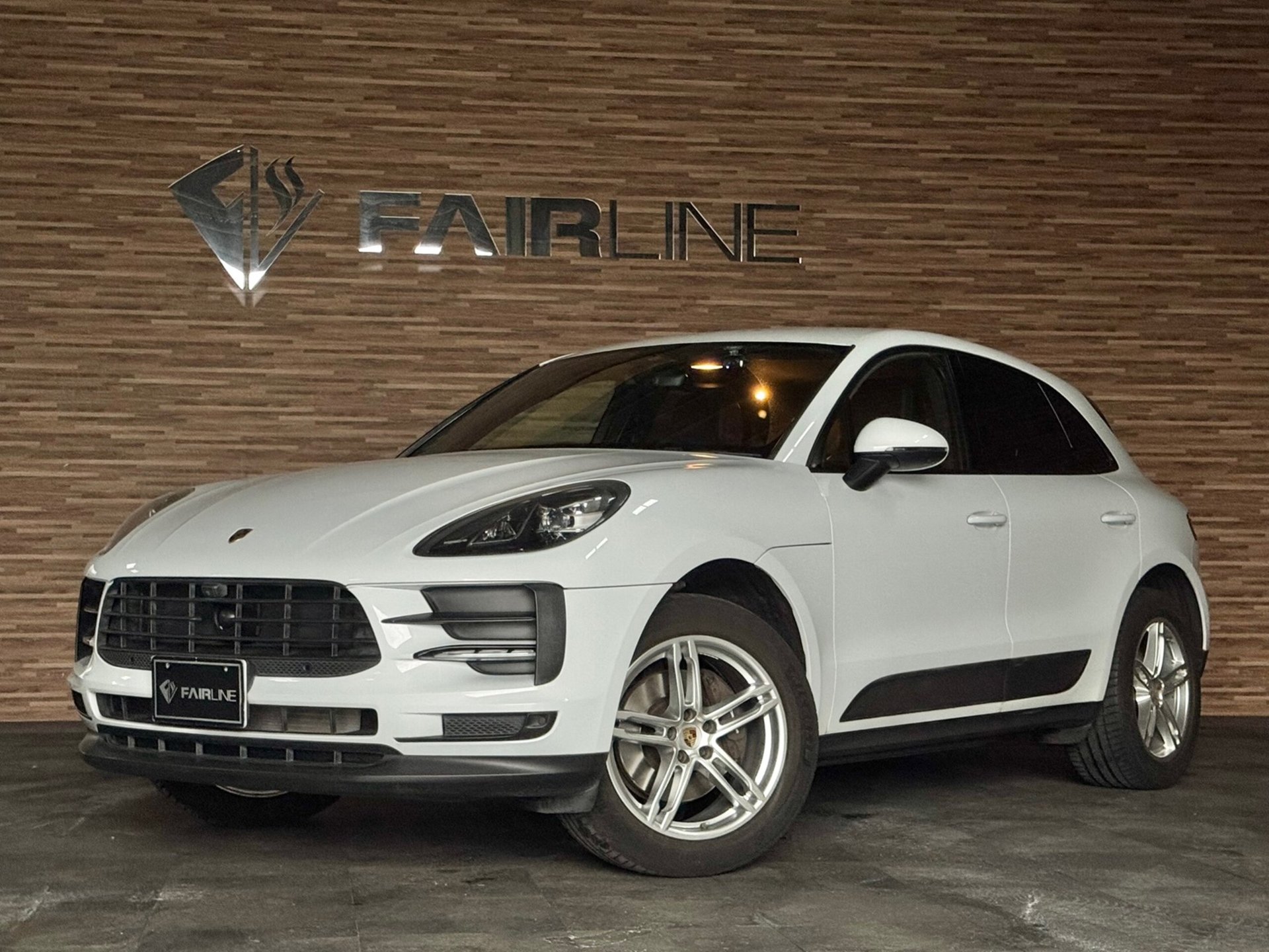 PORSCHE MACAN - View 1