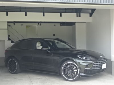 ASTON MARTIN DBX - 4