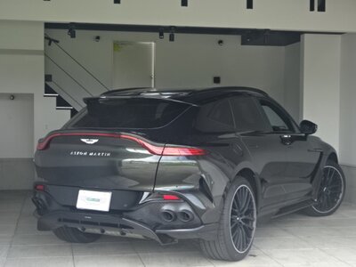 ASTON MARTIN DBX - 9